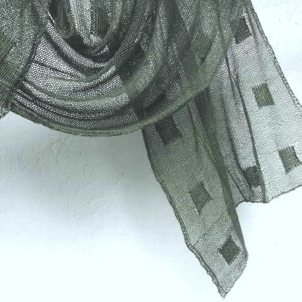 Hinterm Stein Pattern Tuch Quadri Strickanleitung - Hinterm Stein (PDF) bei bei bei bei bei bei bei bei Lieblingsgarn