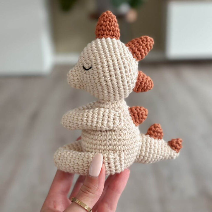 AO Design Pattern Schmuse Dino Häkelanleitung - AO Design (PDF) bei bei bei bei Lieblingsgarn