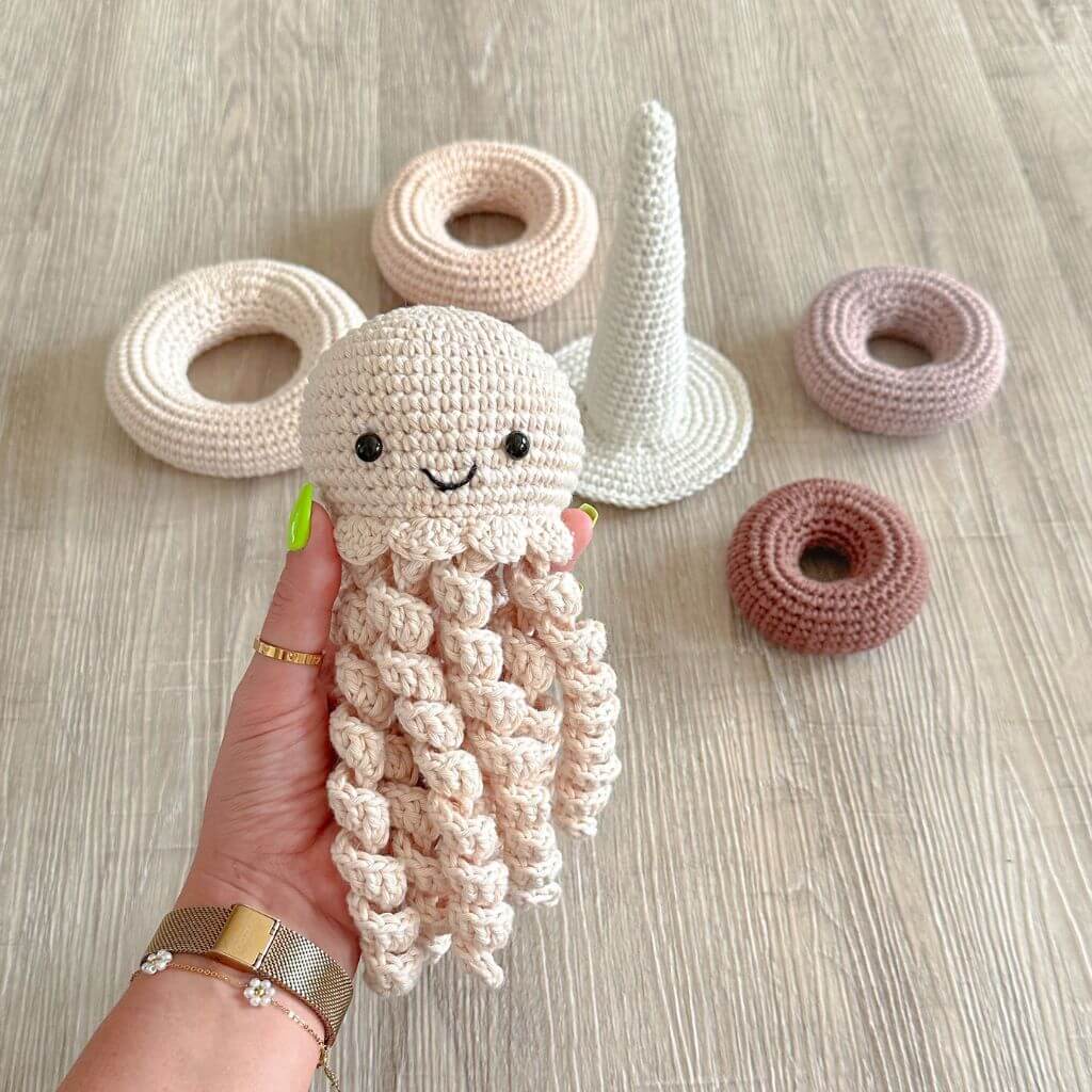 AO Design Pattern Stapelturm Qualle Häkelanleitung - AO Design (PDF) bei bei bei bei Lieblingsgarn