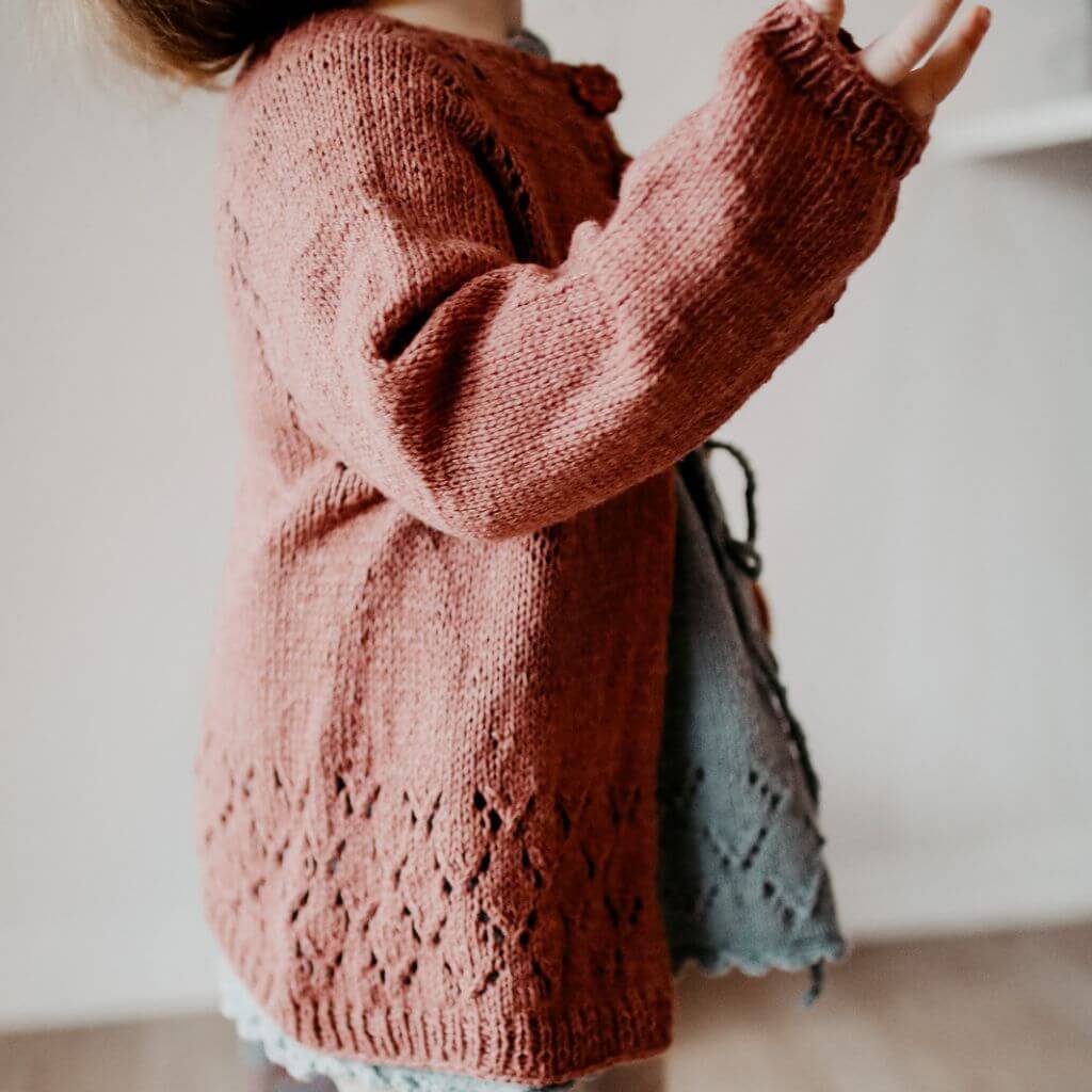 Appelbanne Design Strickjacke Edla Kofte Strickanleitung - Appelbanne Design (PDF) bei bei bei bei Lieblingsgarn