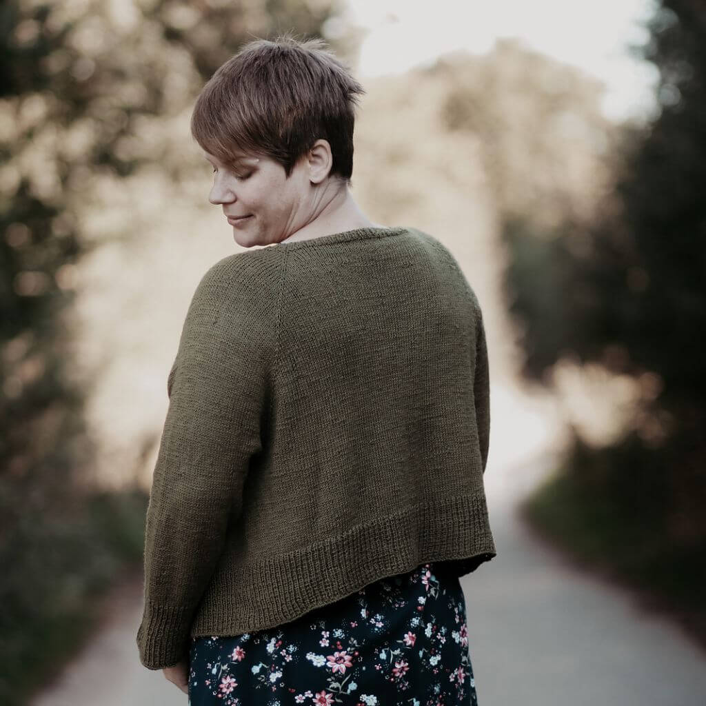 Appelbanne Design Strickjacke Ole Kofte for Ladys Shorty Strickanleitung - Appelbanne Deisgn (PDF) bei bei Lieblingsgarn