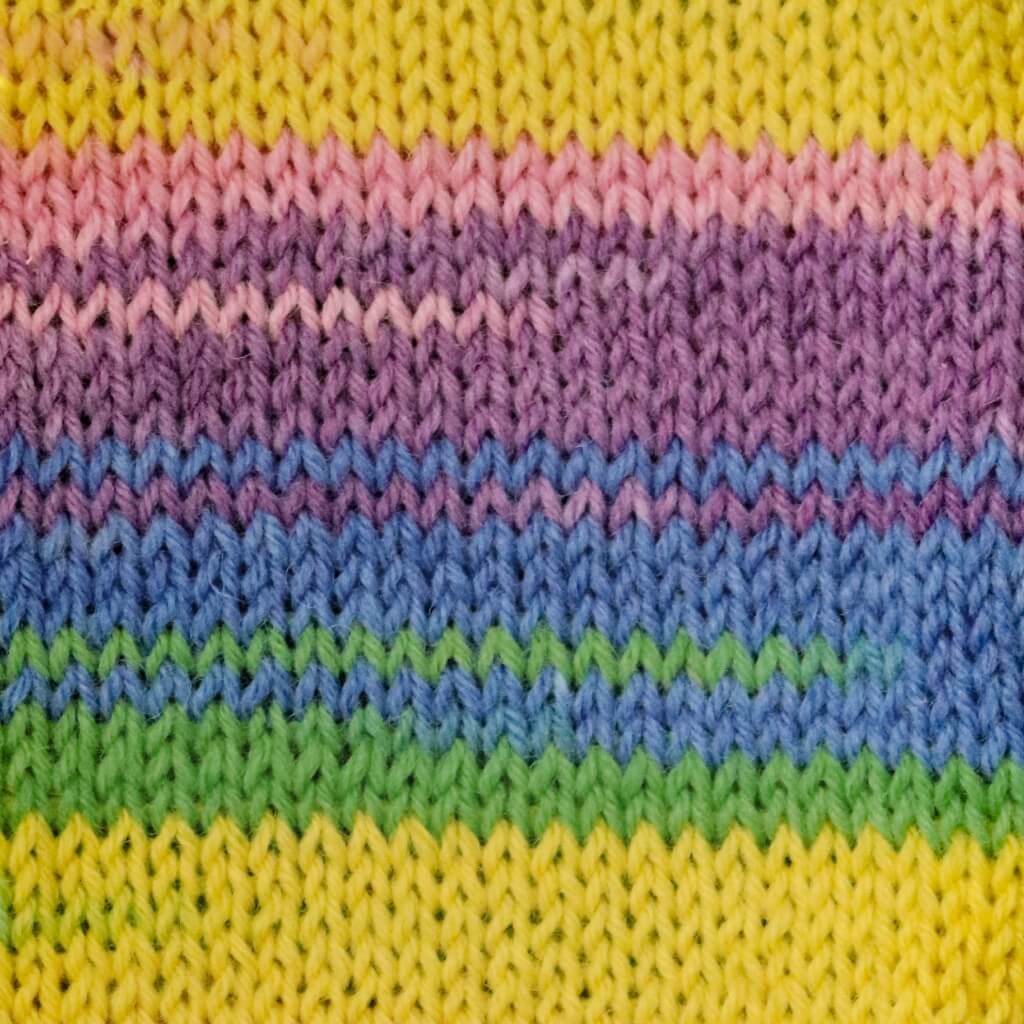 West Yorkshire Spinners Signature 4ply Winwick Mum, Farbe 872 wildflower – Schurwolle und Synthetik bei Lieblingsgarn