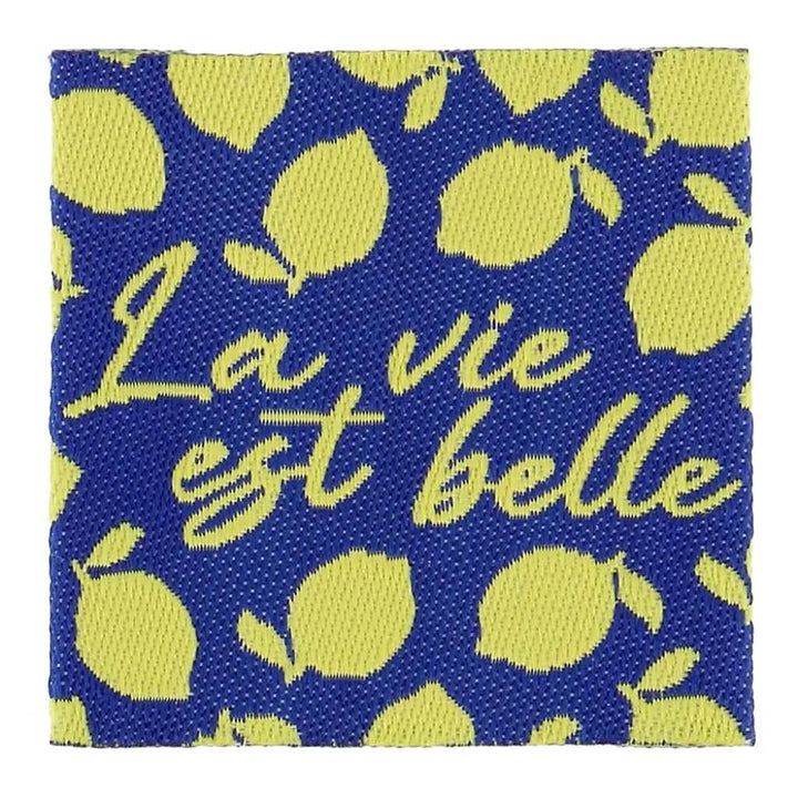 Bohin Label Kleidung aufnähbar, Farbe La vie est belle bei Lieblingsgarn
