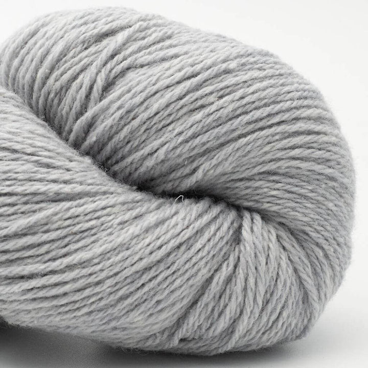 BC Garn Bio Balance GOTS, Farbe 11 Silber – Baumwolle und Schurwolle bei Lieblingsgarn