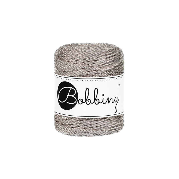 Bobbiny Metallic Makramee Garn 3 mm x 50 m gedreht, Farbe Metallic Platinum – Baumwolle und Polyester bei Lieblingsgarn