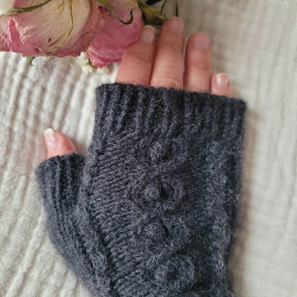 Miene Knits Budburst Mitts Handstulpen Strickanleitung - Miene Knits (PDF) bei bei bei bei Lieblingsgarn