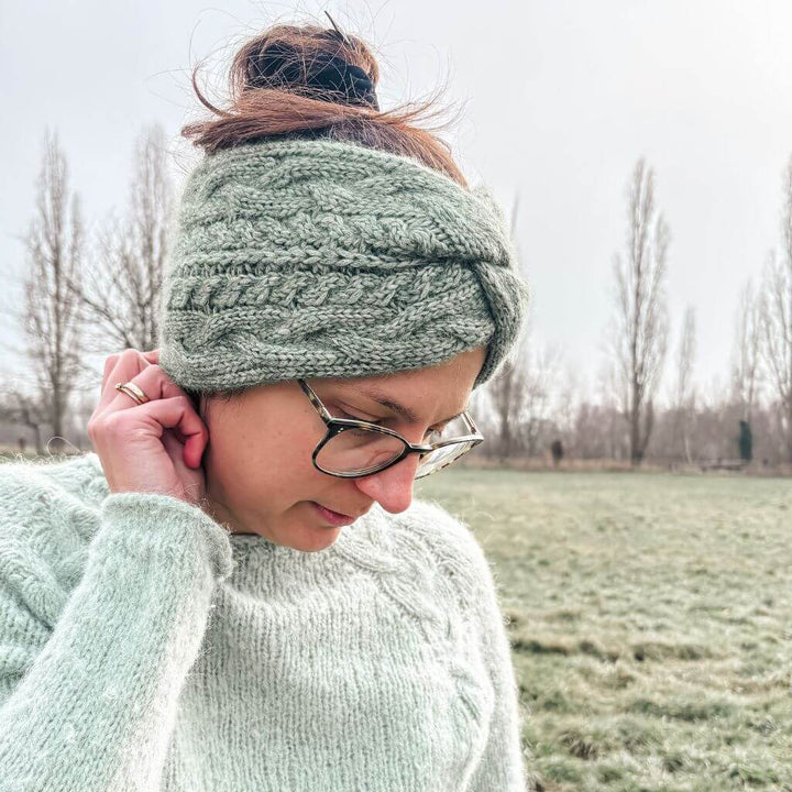 Carolin Balmes Pattern Ricardas Cable Headband Strickanleitung - Carolin Balmes (PDF) bei bei bei bei Lieblingsgarn