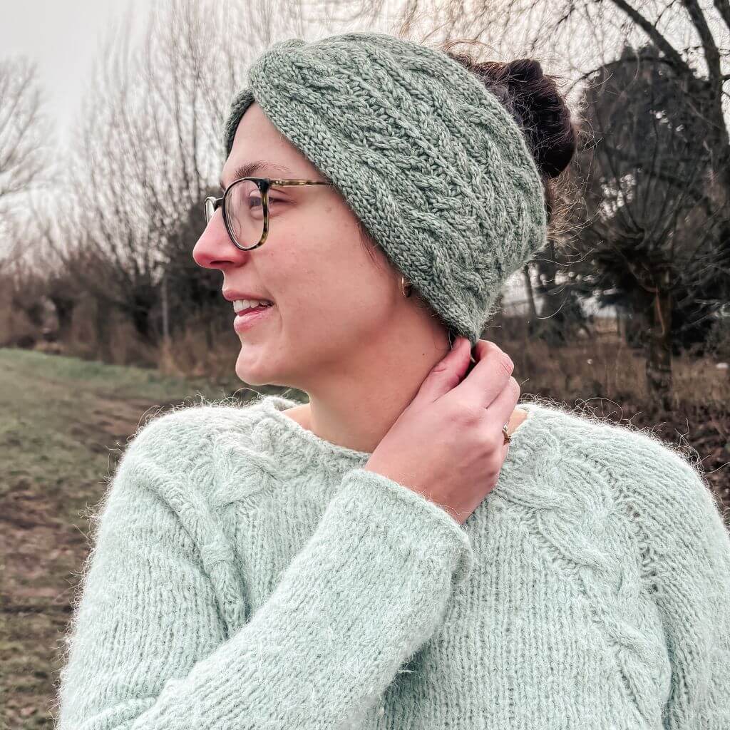 Carolin Balmes Pattern Ricardas Cable Headband Strickanleitung - Carolin Balmes (PDF) bei bei bei bei Lieblingsgarn
