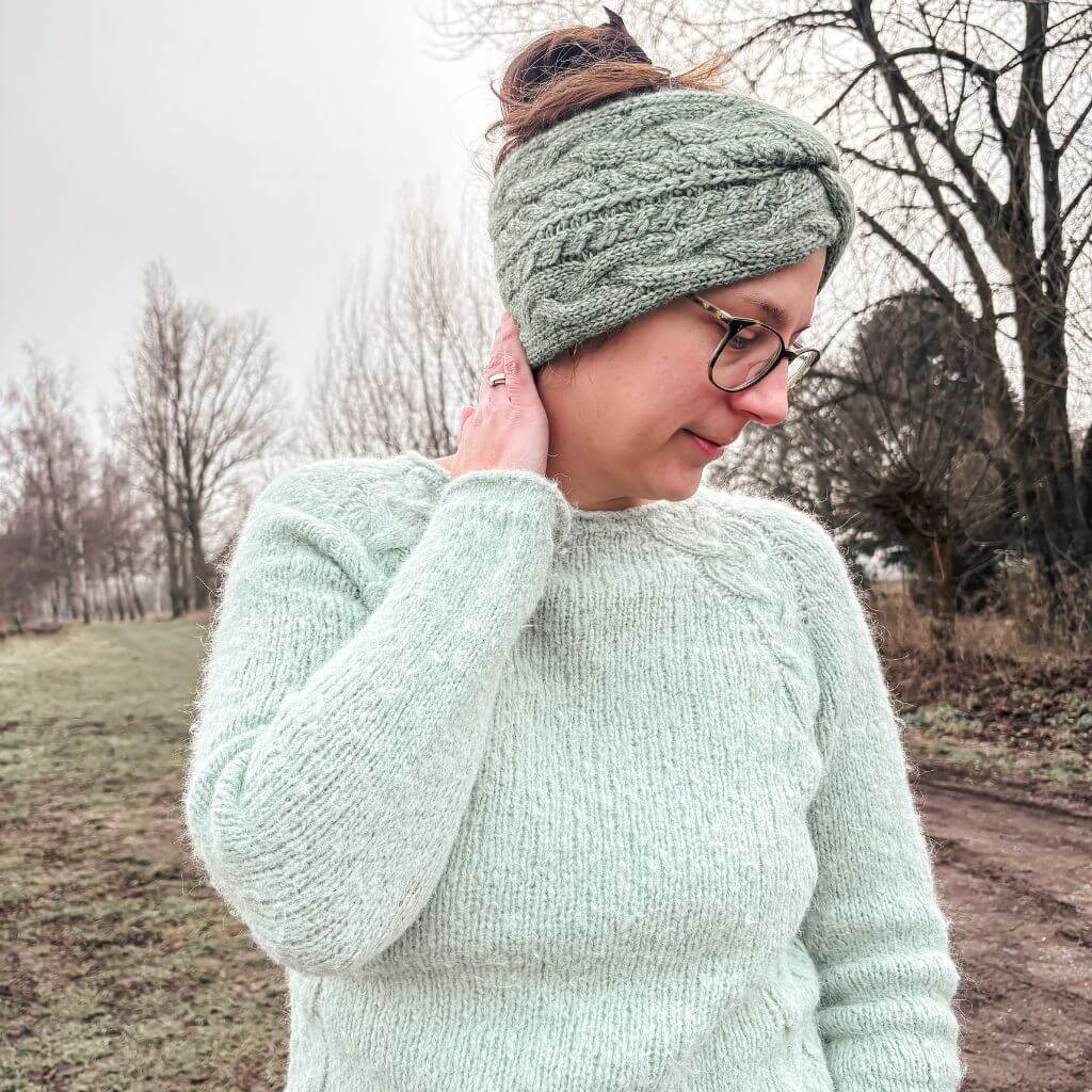 Carolin Balmes Pattern Ricardas Cable Headband Strickanleitung - Carolin Balmes (PDF) bei bei bei bei Lieblingsgarn