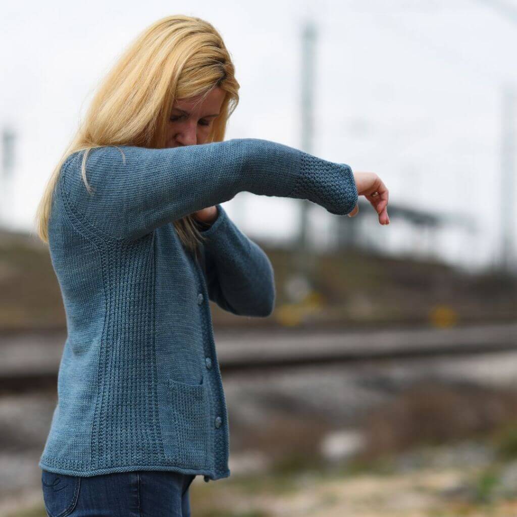 Christina Körber-Reith Monday in Blue Strickjacke - Christiana Körber-Reith (PDF) bei bei bei bei Lieblingsgarn