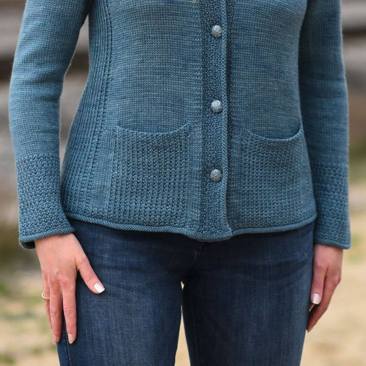 Christina Körber-Reith Monday in Blue Strickjacke - Christiana Körber-Reith (PDF) bei bei bei bei Lieblingsgarn