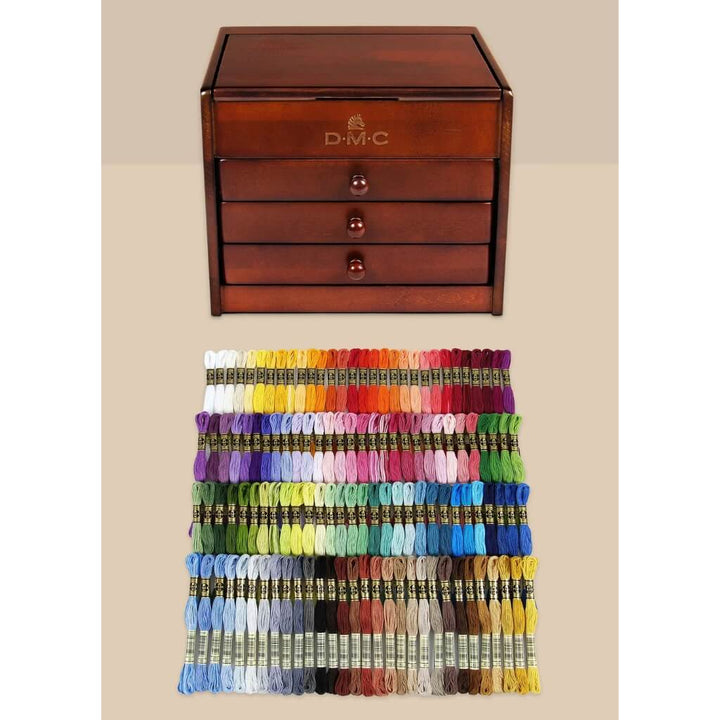 DMC Kleine Vintage Box mit 120 Strängchen von Mouliné-Garn bei bei bei bei Lieblingsgarn