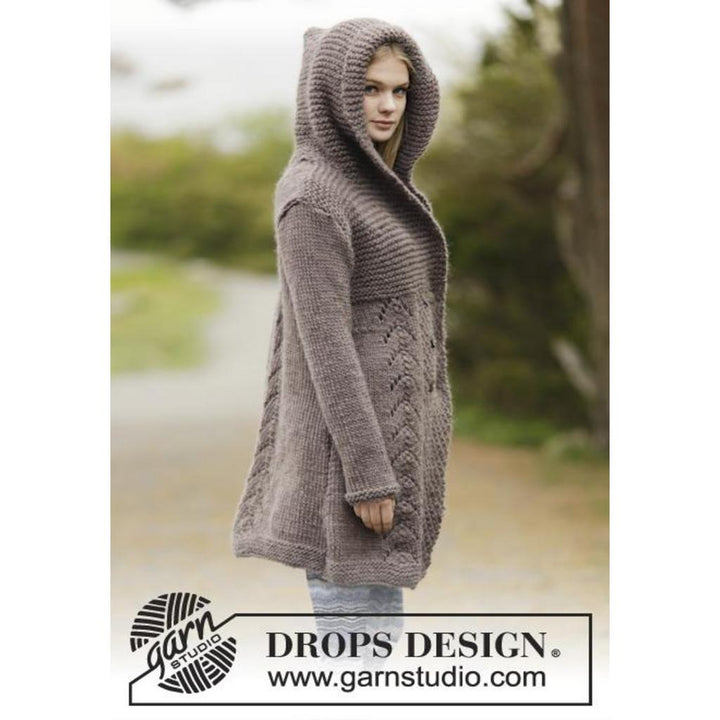 Into The Woods Jacke mit Kapuze Strickanleitung - Drops Design (PDF) bei Lieblingsgarn