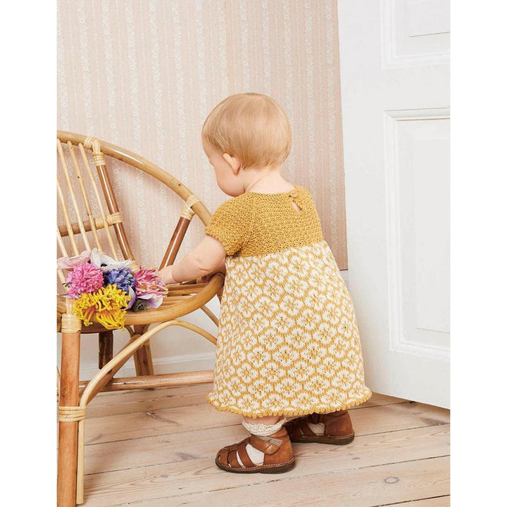 Blumenkleid Strickanleitung - Sandnes Garn / Anita Brathetland (PDF) bei Lieblingsgarn