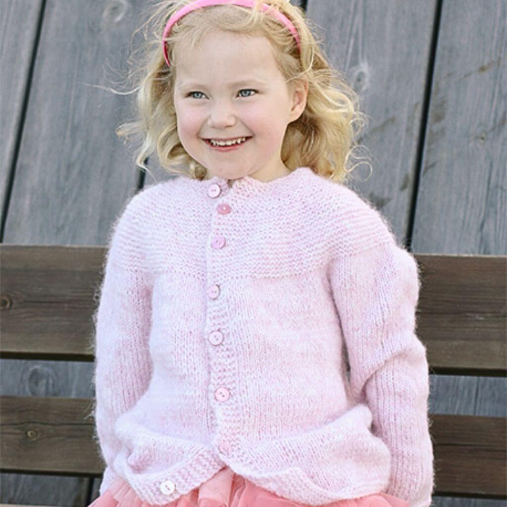 Drops Design Pattern Mädchen Strickjacke Precious Piper Strickset - Drops (PDF) bei bei bei bei Lieblingsgarn