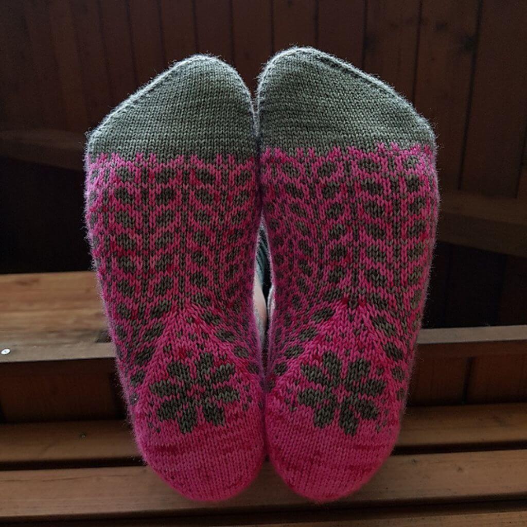 Ducathi Pattern Socken Power Flower Mai Strickanleitung - Ducathi (PDF) bei bei bei bei Lieblingsgarn