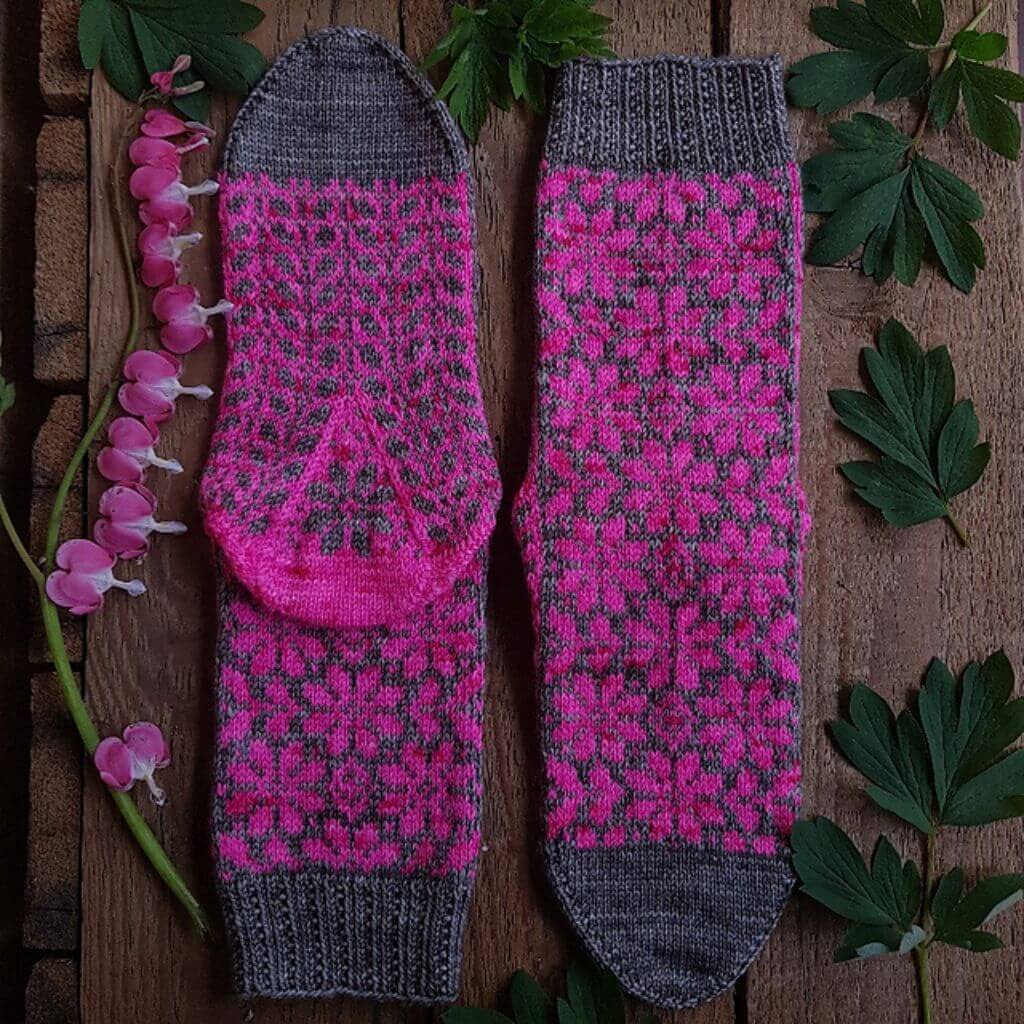 Ducathi Pattern Socken Power Flower Mai Strickanleitung - Ducathi (PDF) bei bei bei bei Lieblingsgarn