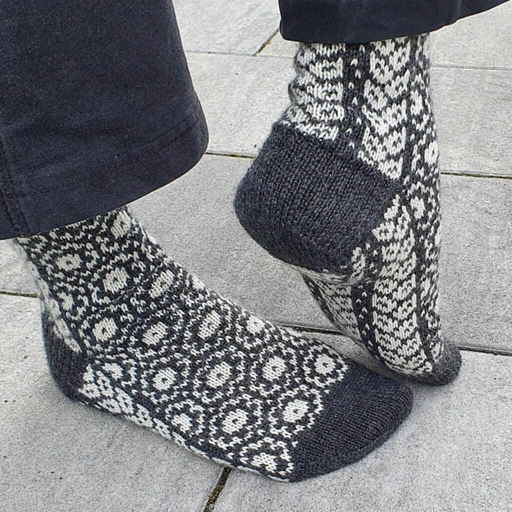 Ducathi Slow Down Socks Strickanleitung - Ducathi (PDF) bei bei bei bei Lieblingsgarn