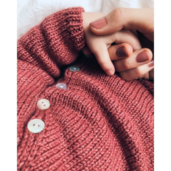 PetiteKnit Pattern Erstlingsset Ellens Abholset Strickanleitung - PetiteKnit (Heft) bei bei bei bei Lieblingsgarn