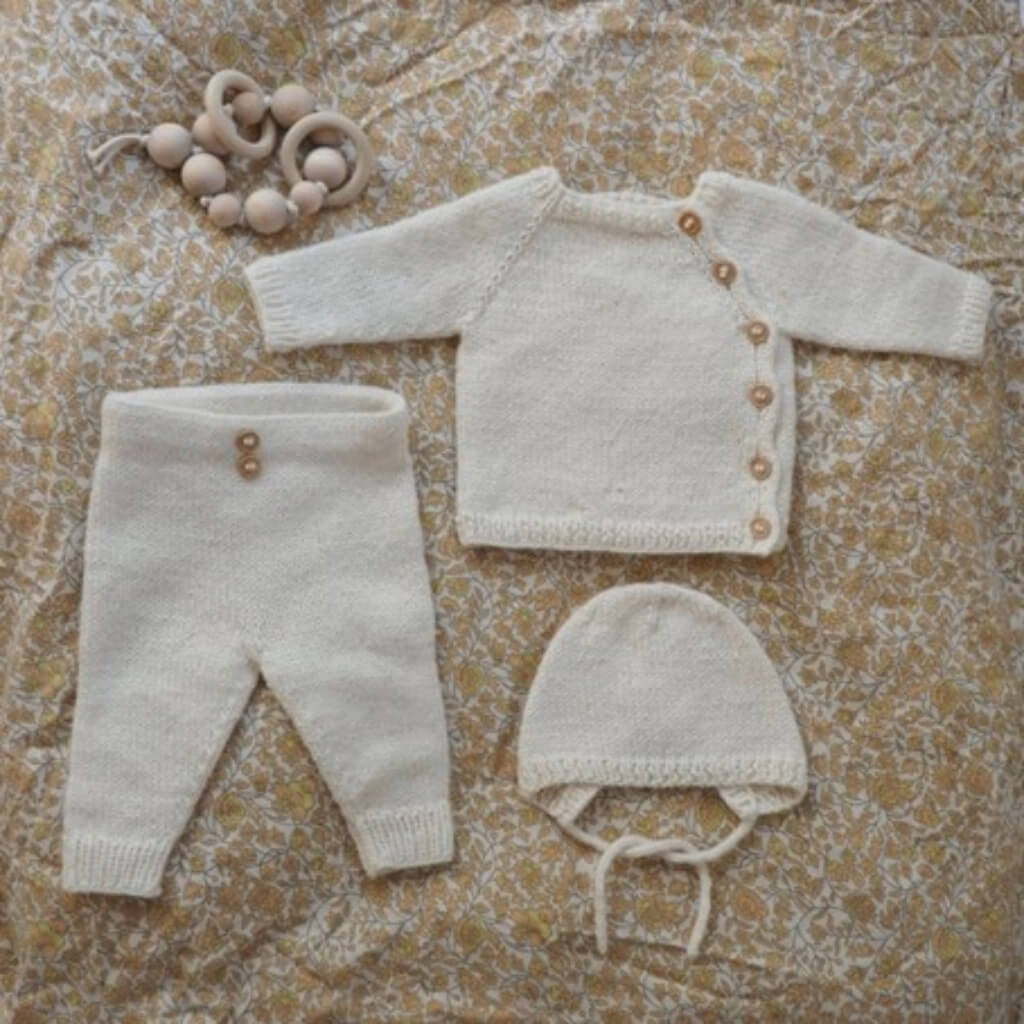 PetiteKnit Pattern Erstlingsset Ellens Abholset Strickanleitung - PetiteKnit (Heft) bei bei bei bei Lieblingsgarn