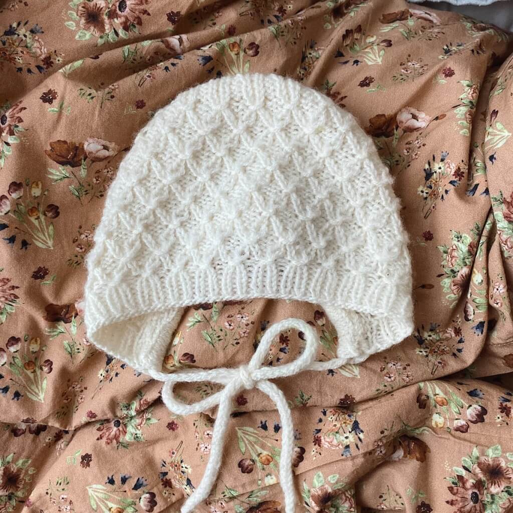 PetiteKnit Pattern Babymütze Karens Haube Strickanleitung - PetiteKnit (Heft) bei bei bei bei Lieblingsgarn