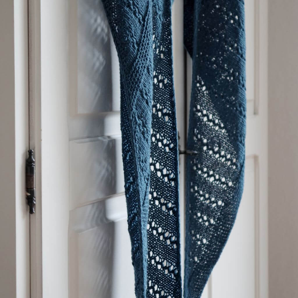 Eviknitwear Pattern Schal Blaubeeren Shawl Strickanleitung - Eviknitwear (PDF) bei bei bei bei Lieblingsgarn