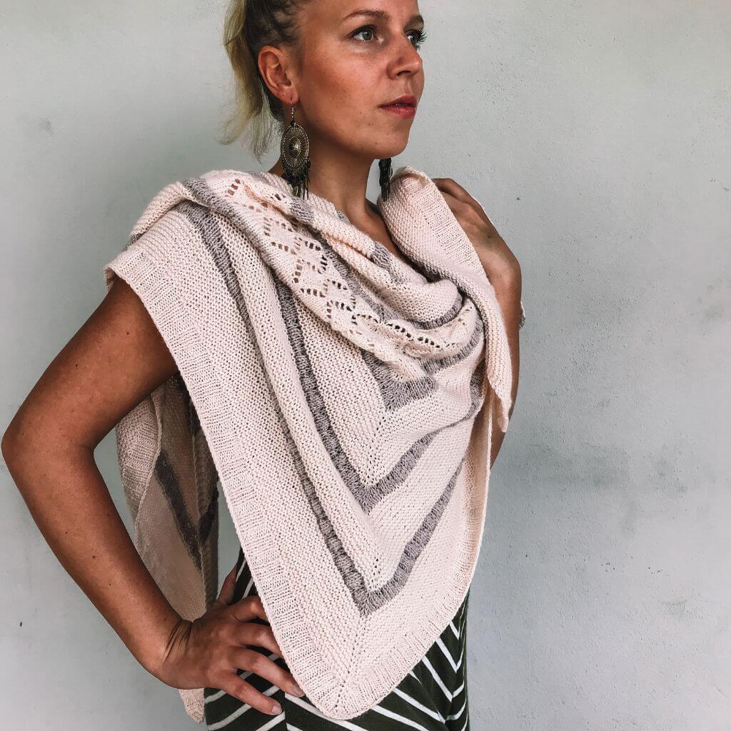 Katharina Lehmann Pattern Dreieckstuch Feeling Peachy Strickanleitung - Rina Lehmann (PDF) bei bei bei bei Lieblingsgarn
