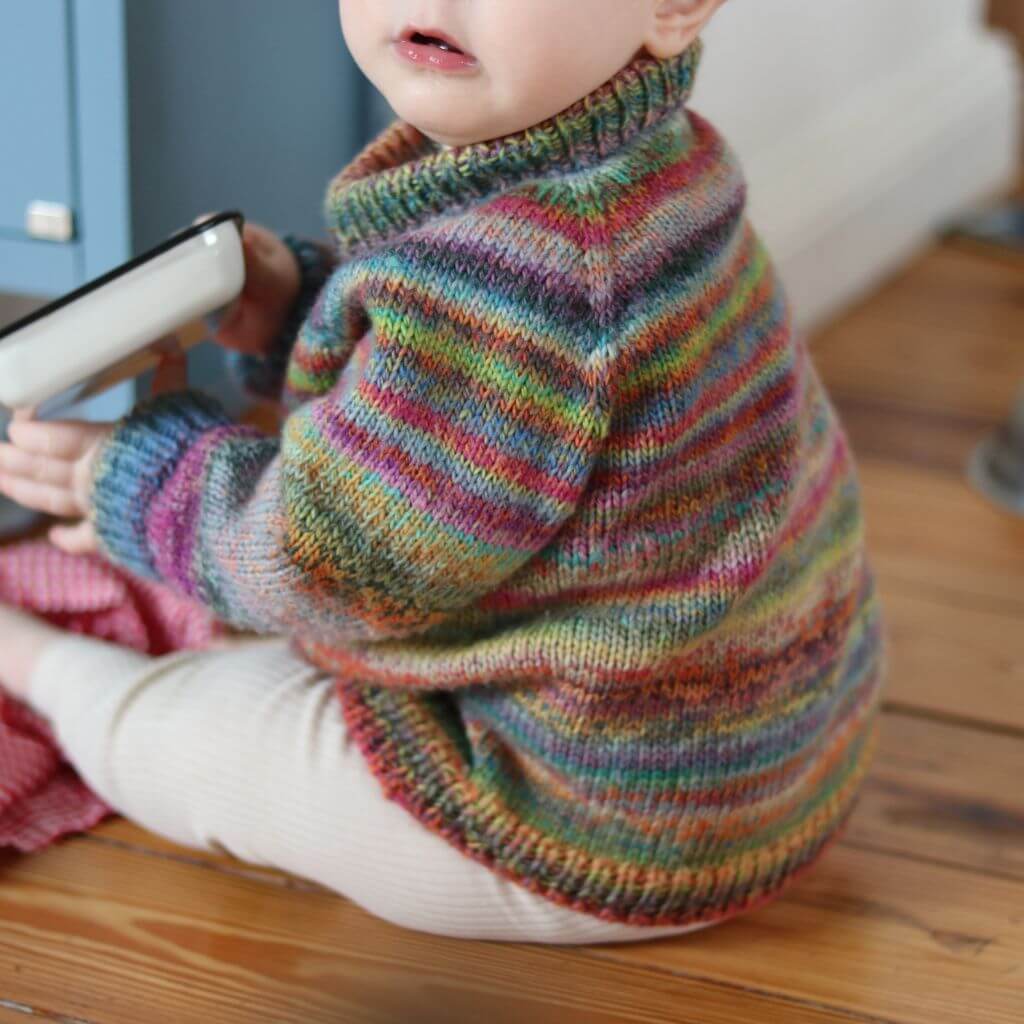 Frau Riedel strickt Happy Sweater Mini Strickanleitung - Frau Riedel strickt (PDF) bei bei bei bei Lieblingsgarn
