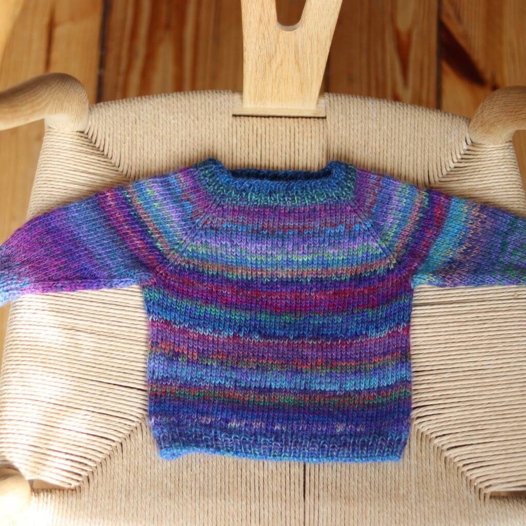 Frau Riedel strickt Happy Sweater Mini Strickanleitung - Frau Riedel strickt (PDF) bei bei bei bei Lieblingsgarn