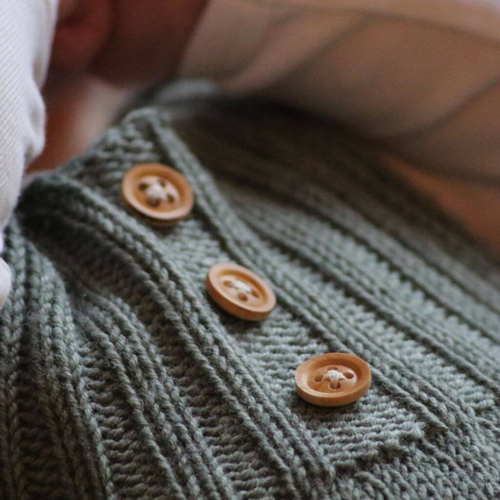 Frau Riedel strickt Levis Strampler Strickanleitung - Frau Riedel strickt (PDF) bei bei bei bei Lieblingsgarn