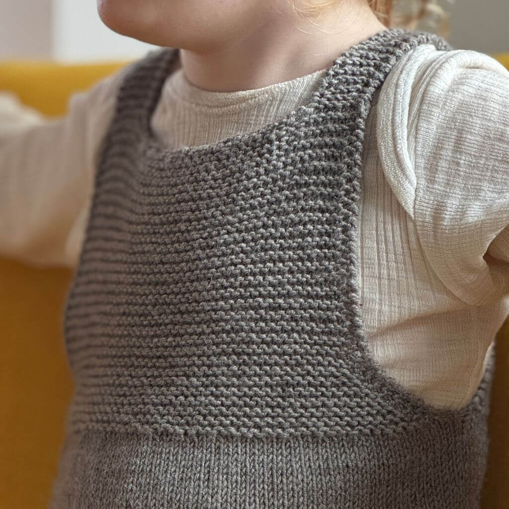 Frau Riedel strickt Nuris Strampler Strickanleitung - Frau Riedel strickt (PDF) bei bei bei bei Lieblingsgarn