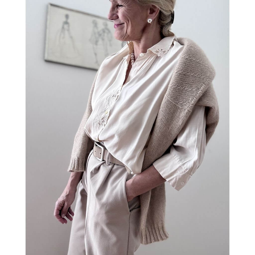 Hinterm Stein Old Money Sweater Strickanleitung - Hinterm Stein (PDF) bei bei bei bei Lieblingsgarn