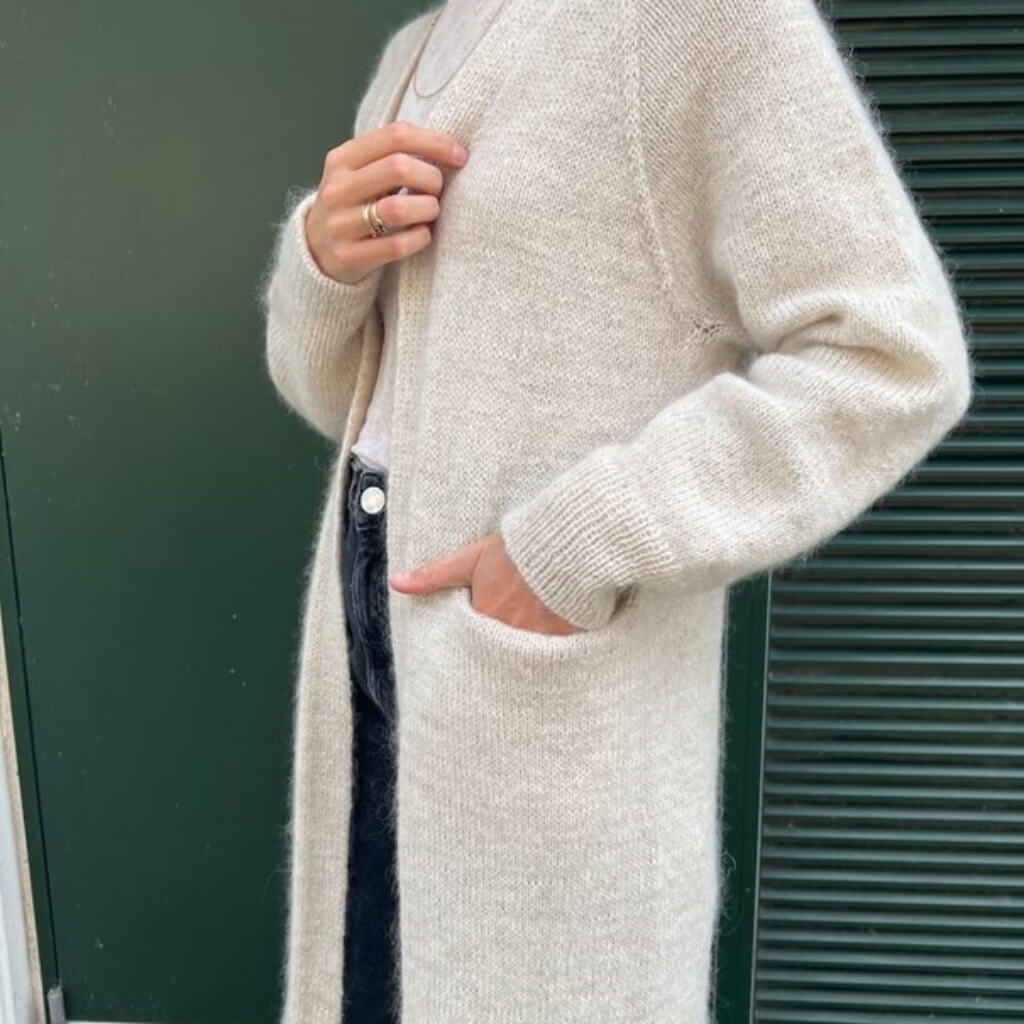 PetiteKnit Pattern Strickjacke Kein Schnickschnack Strickanleitung - PetiteKnit (Heft) bei bei bei bei Lieblingsgarn