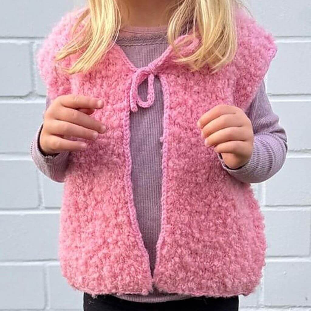 Knitmitjo Pattern Mini Fluffy Fleece Vest Strickanleitung - KnitmitJo (PDF) bei bei bei bei bei bei bei Lieblingsgarn