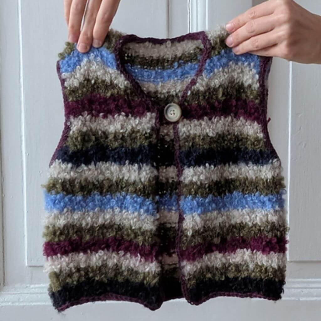 Knitmitjo Pattern Mini Fluffy Fleece Vest Strickanleitung - KnitmitJo (PDF) bei bei bei bei bei bei bei Lieblingsgarn