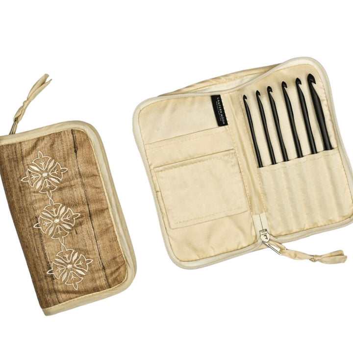 Lantern Moon Häkelnadelset Radiance – Produktansicht, Holz bei bei bei bei Lieblingsgarn