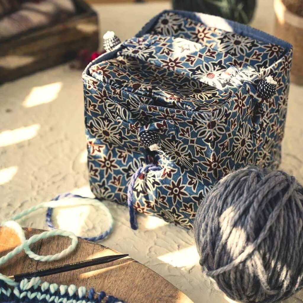 Lantern Moon Knit Out Box Ajrak – Bild 3 von 4 bei bei bei bei Lieblingsgarn