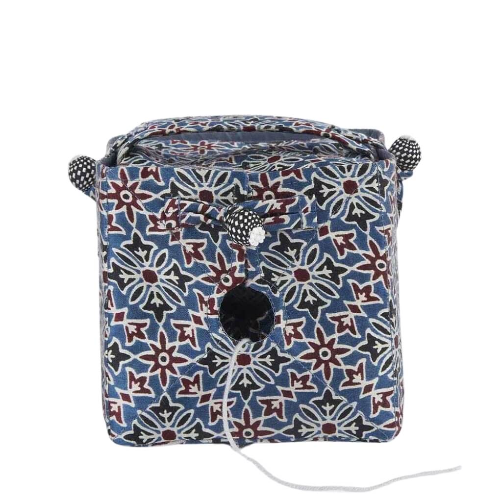 Lantern Moon Knit Out Box Ajrak – Produktansicht bei bei bei bei Lieblingsgarn
