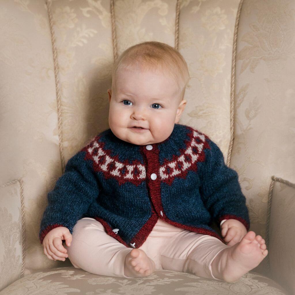 Lopi Pattern Strickjacke Baby Prýði Strickanleitung - Lopi (PDF) bei bei bei bei Lieblingsgarn