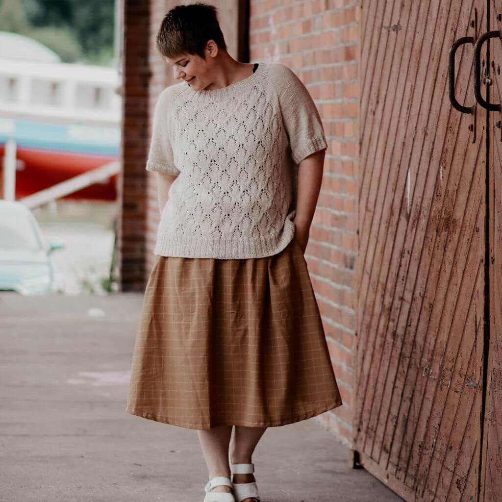 Inga Mallwitz Leichter Sommerpullover Lysande Tee Strickanleitung - Appelbanne Design (PFD) bei bei bei bei bei Lieblingsgarn