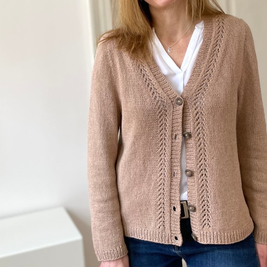 Strickauszeit Mella Cardigan Strickanleitung - Strickauszeit (PDF) bei bei bei bei Lieblingsgarn