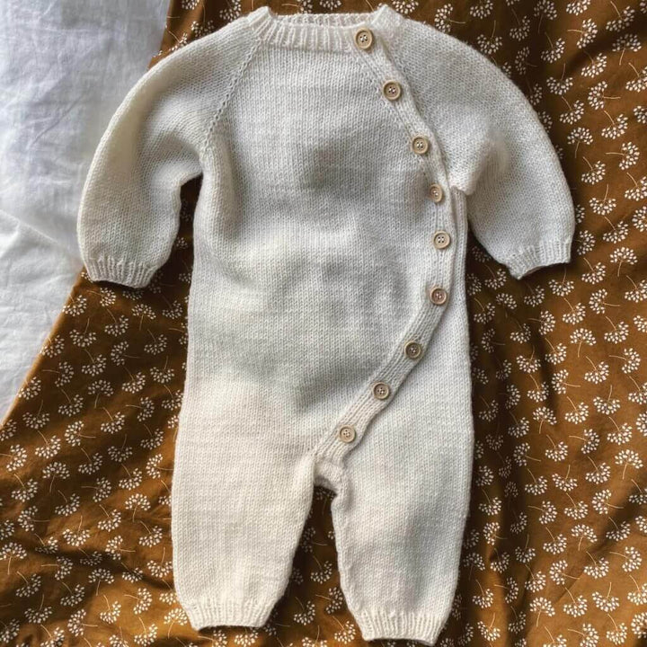 PetiteKnit Pattern Strampler Monday Suit Strickanleitung - PetiteKnit (Heft) bei bei bei bei Lieblingsgarn