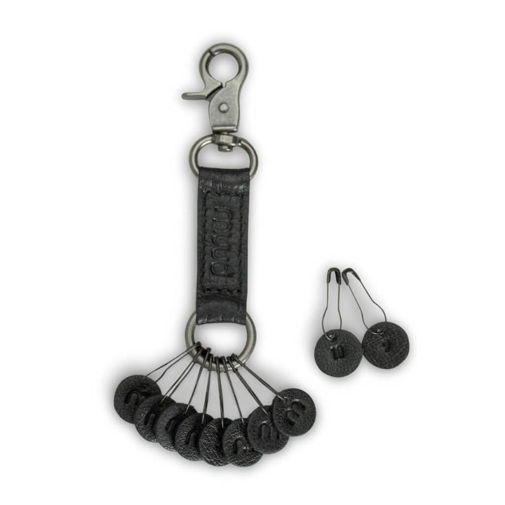 muud Feliz Maschenmarkierer mit Zahlen, Farbe Black – Leder bei Lieblingsgarn