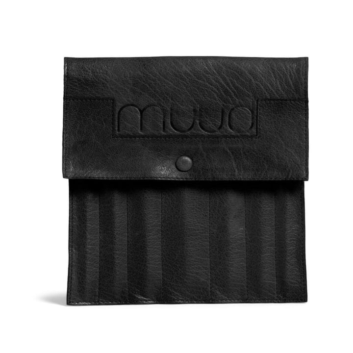 muud Oslo - Nadeletui aus Leder, Farbe Black – Leder bei Lieblingsgarn