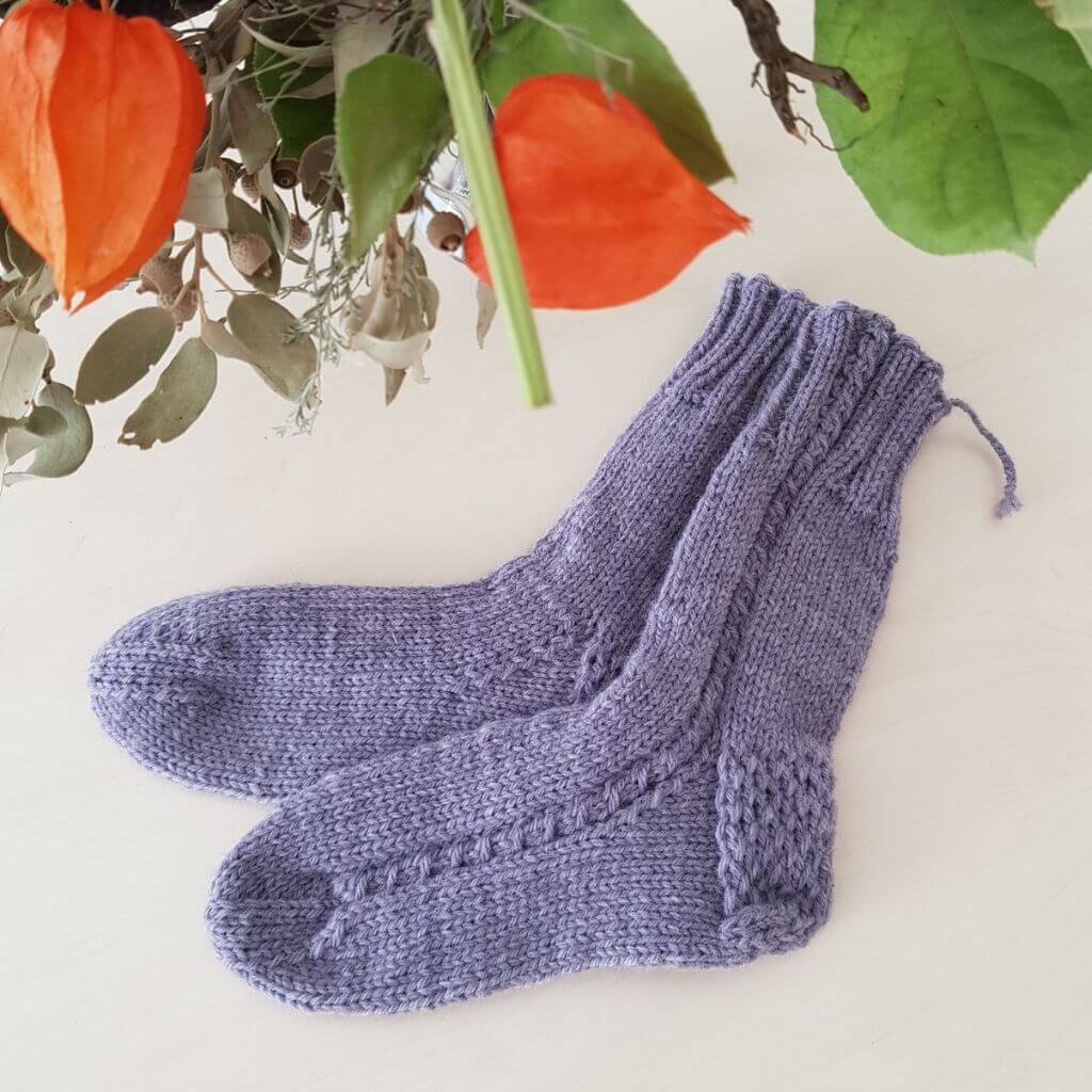 Nadelmelodie Socken Leni Cuddly Socks Strickanleitung - Nadelmelodie (PDF) bei bei bei bei Lieblingsgarn