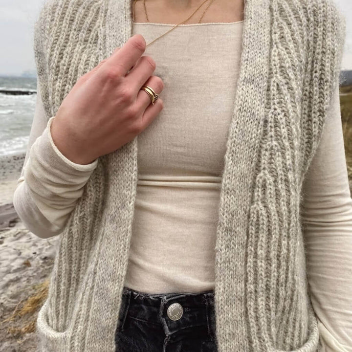PetiteKnit Pattern Weste November Strickanleitung - PetiteKnit (Heft) bei bei bei bei Lieblingsgarn