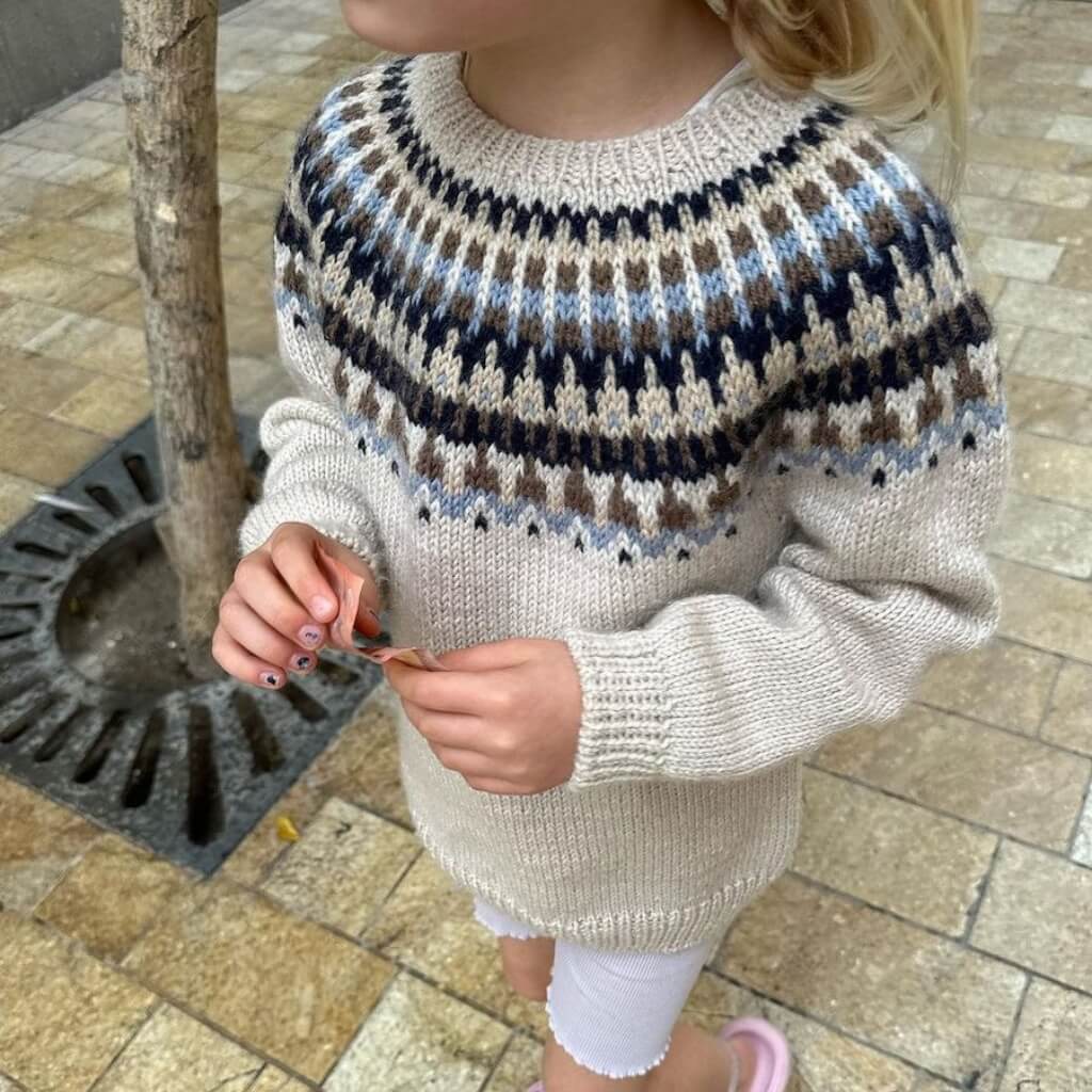 PetiteKnit Pattern Kinderpullover Celeste Sweater Junior Strickanleitung - PetiteKnit (Heft) bei bei bei bei Lieblingsgarn