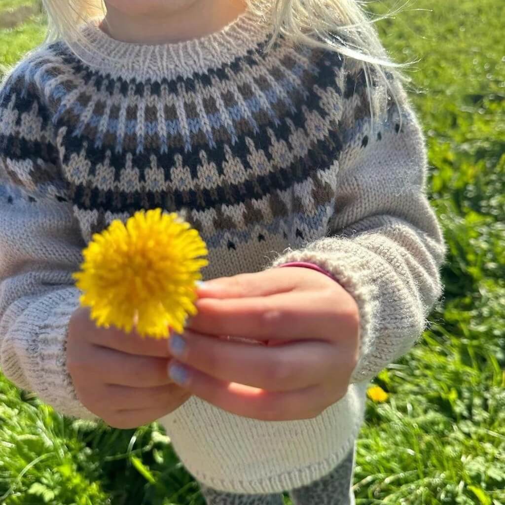PetiteKnit Pattern Kinderpullover Celeste Sweater Junior Strickanleitung - PetiteKnit (Heft) bei bei bei bei Lieblingsgarn