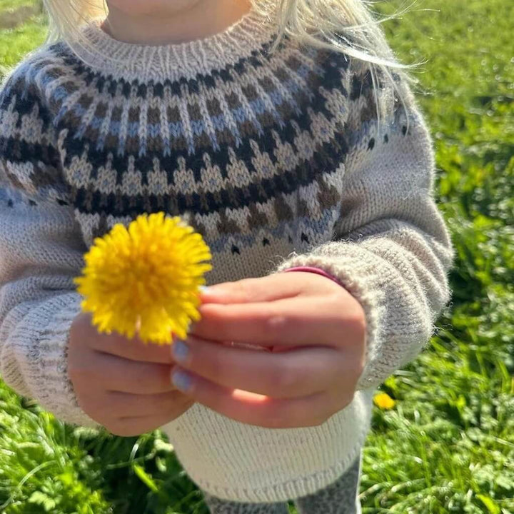 PetiteKnit Pattern Kinderpullover Celeste Sweater Junior Strickanleitung - PetiteKnit (Heft) bei bei bei bei Lieblingsgarn