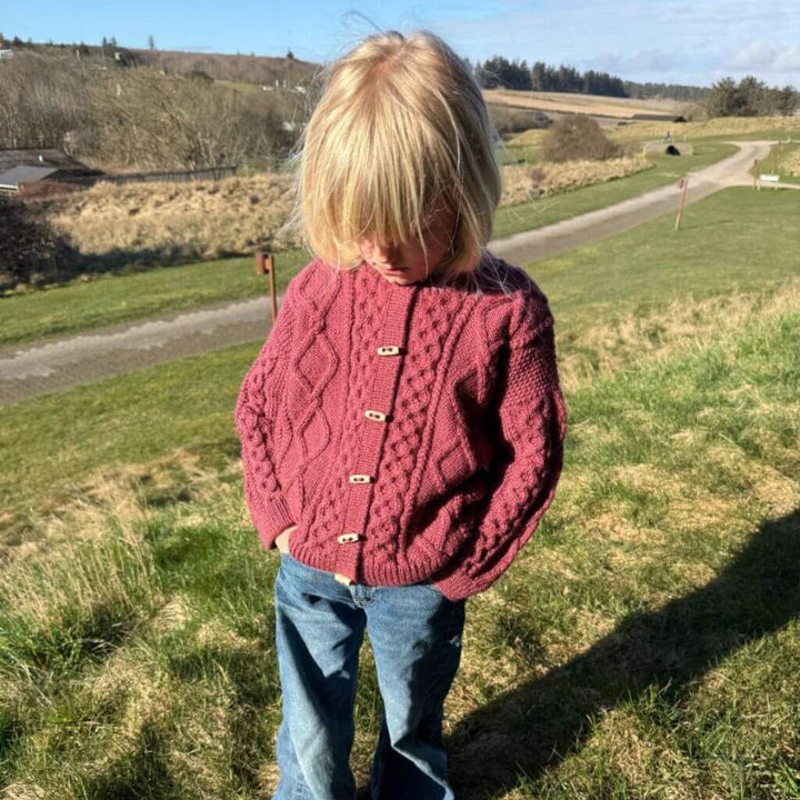 PetiteKnit Pattern Dagmar Jacket Junior Strickanleitung - PetiteKnit (Heft) bei bei bei bei Lieblingsgarn
